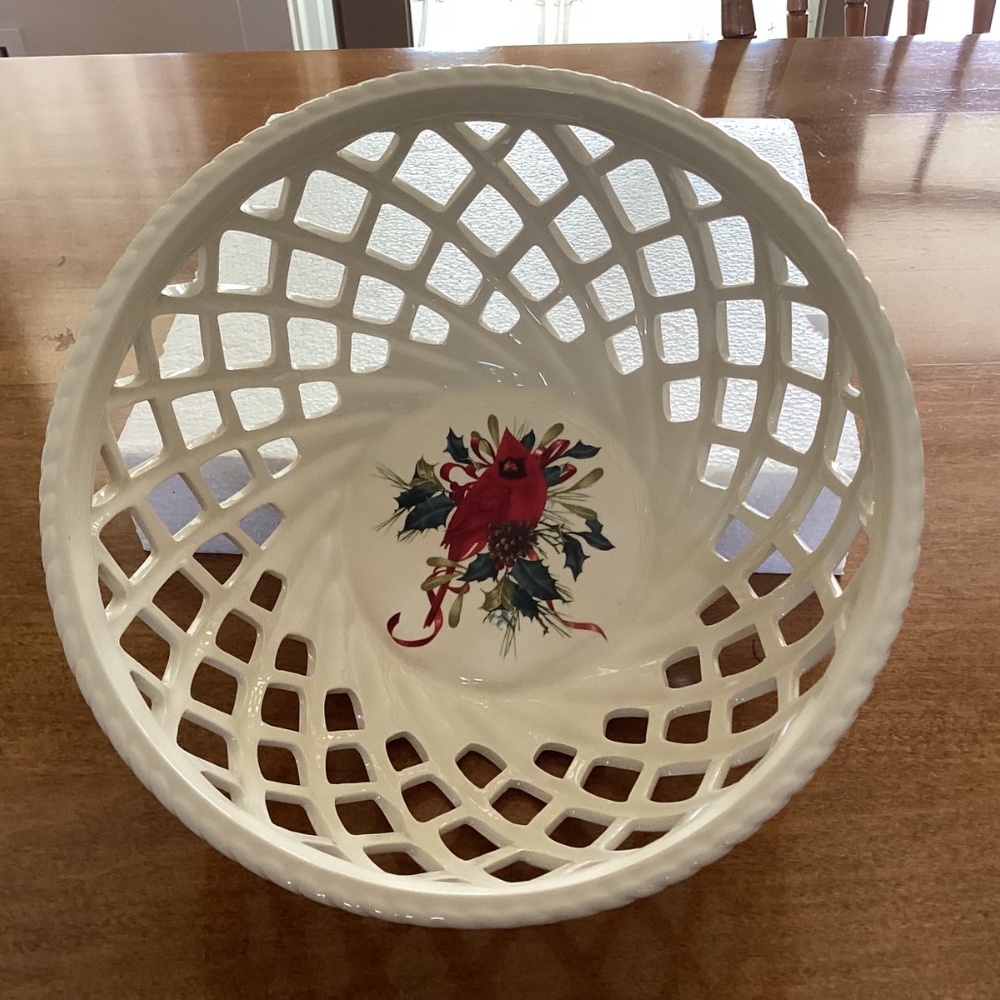 Lenox Winter Greetings Open Weave Bread Basket MIB - Picture 3 of 6